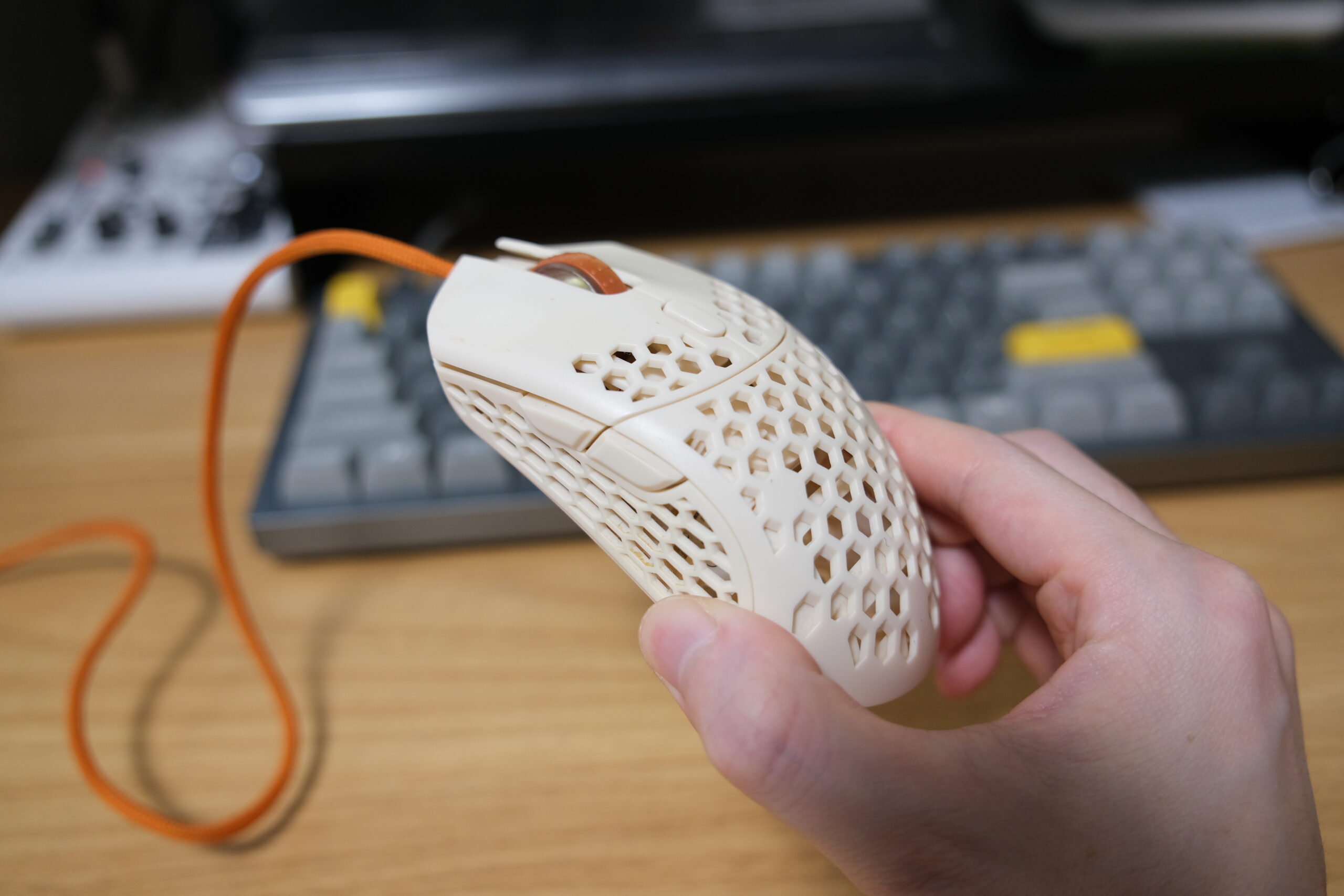 マグネシウム合金のゲーミングマウスが欲し過ぎる。買える製品を調べて